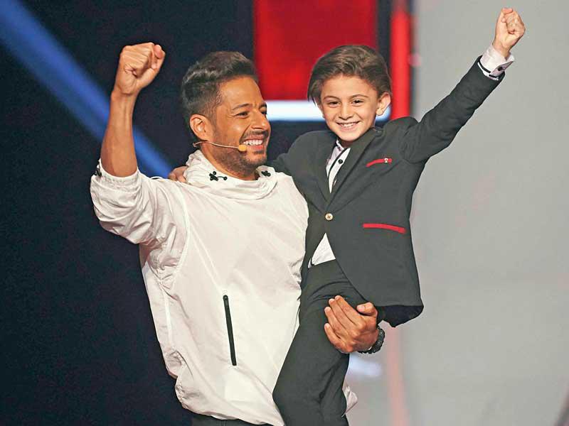 حماقي يحتفي باقتناص إحدى المواهب 