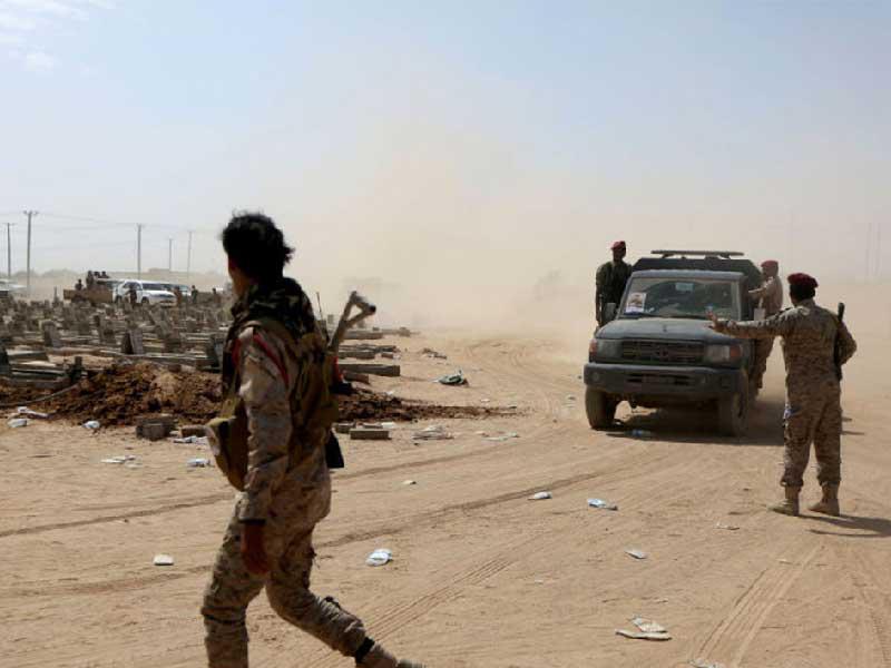 قوات الحكومة اليمنية من معسكر للجيش في محافظة مأرب شرق صنعاء