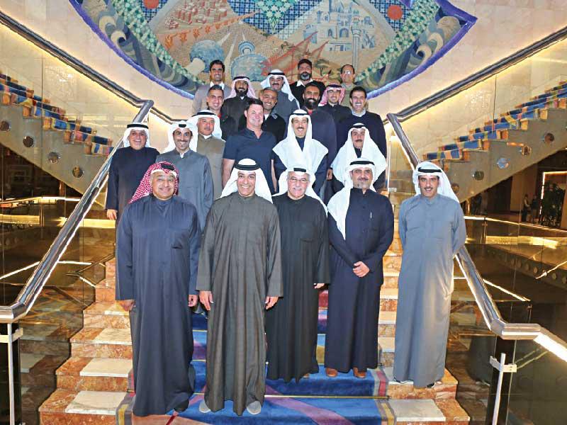 الجابر يتوسط قدامى «التنس»