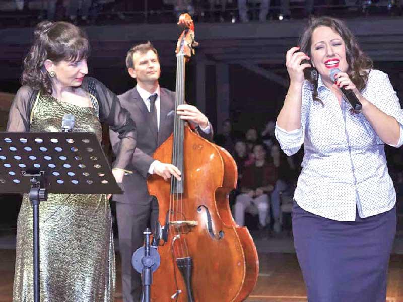 آنا كاراديميتروفا وميليتزا غلانيشكا