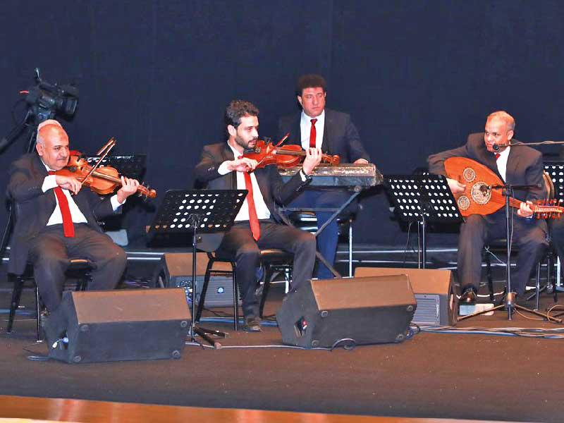 فرقة التخت العربي خلال العزف 