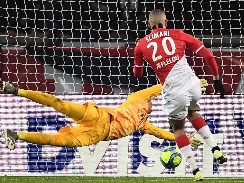  مهاجم ليستر سيتي المعار لموناكو الفرنسي الجزائري إسلام سليماني