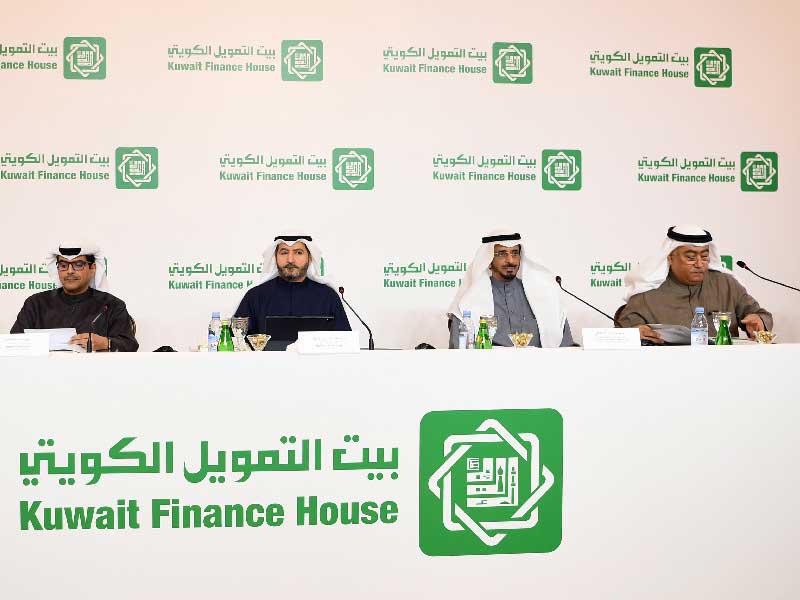 المرزوق مترئساً العمومية  (تصوير عبدالله الخلف)