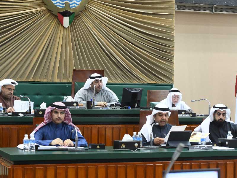 العتيبي مترئساً جلسة المجلس البلدي أمس