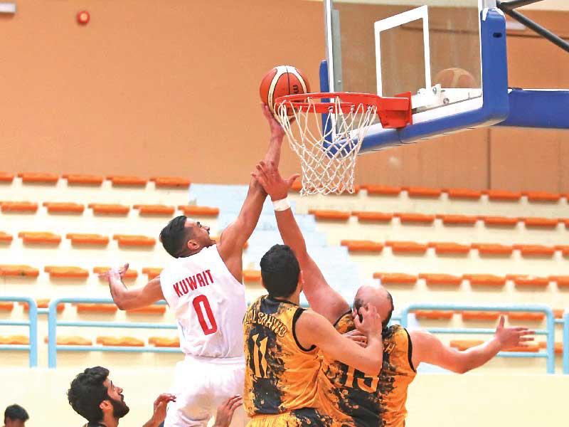 جانب من مباراة الكويت والقادسية