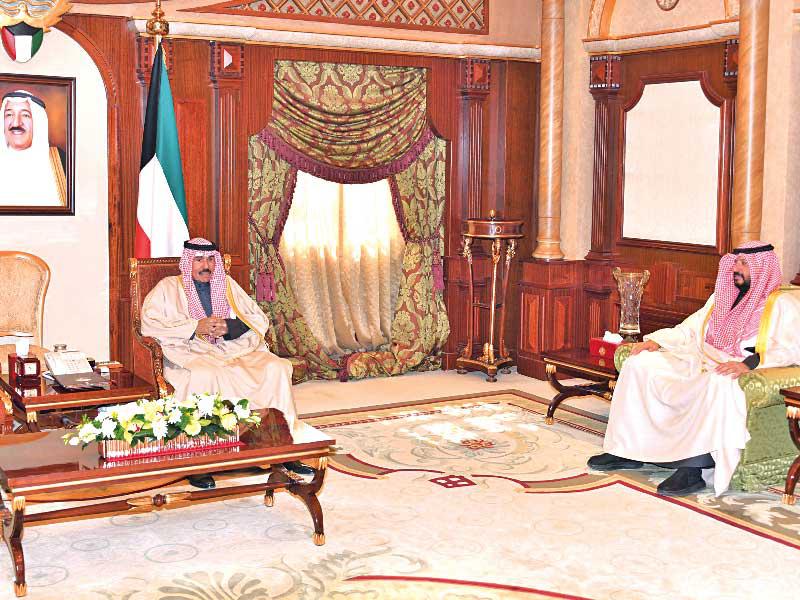  ولي العهد مستقبلاً محافظ العاصمة أمس