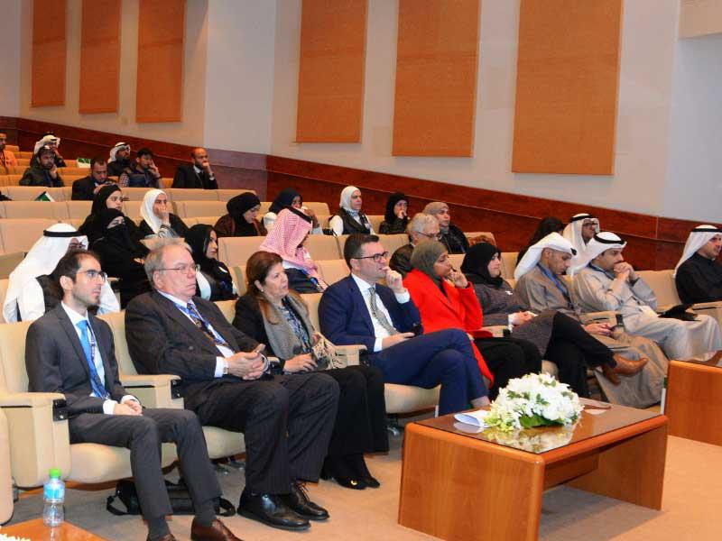 المشاركون في الملتقى