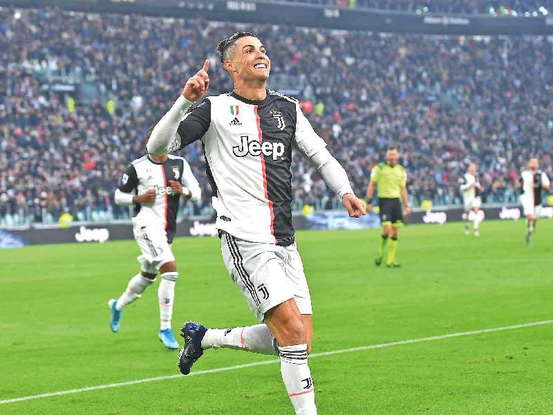 لاعب نادي يوفنتوس الايطالي البرتغالي كريستيانو رونالدو