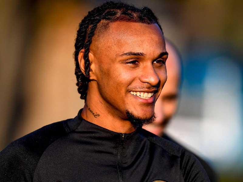 لاعب نادي انترميلان الايطالي فالنتينو لازارو