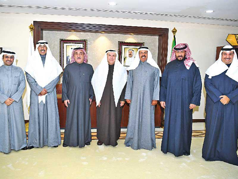 اليوسف والمحافظون خلال الاجتماع