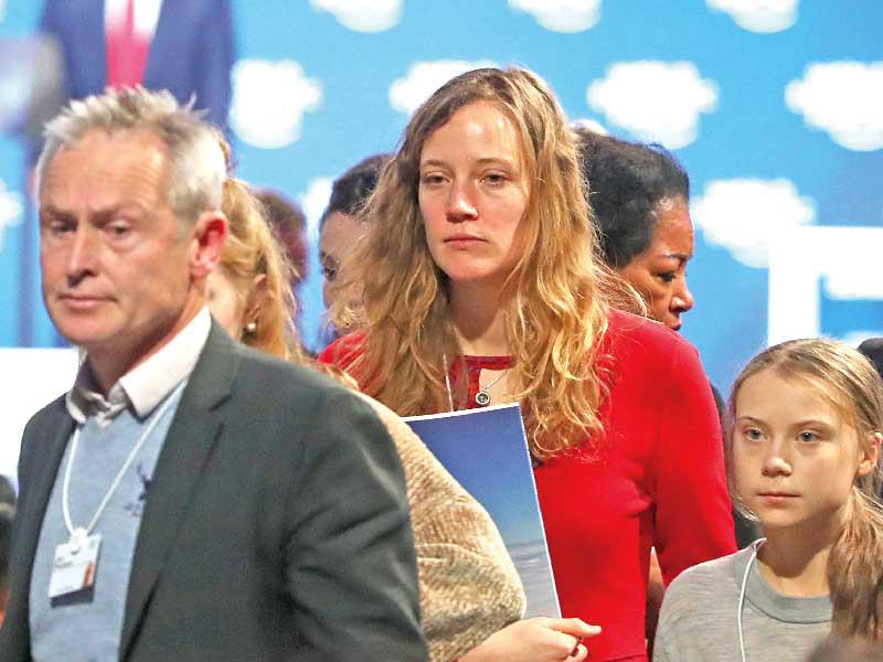 غريتا تونبيرغ تخرج من القاعة مع بدء ترامب كلمته  (رويترز)