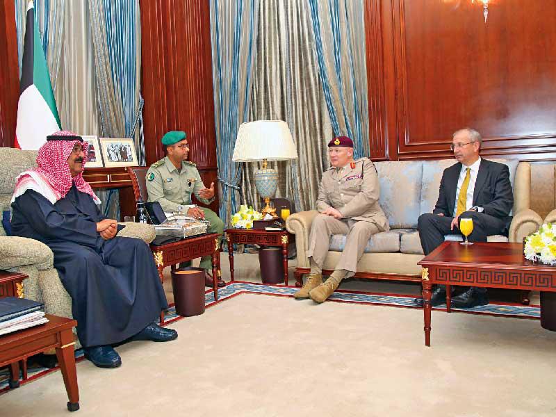 مشعل الأحمد مستقبلاً المسؤول البريطاني أمس