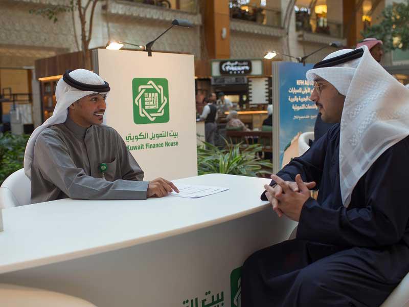 فريق «بيتك- تكافل» يعرض خدماته على العملاء