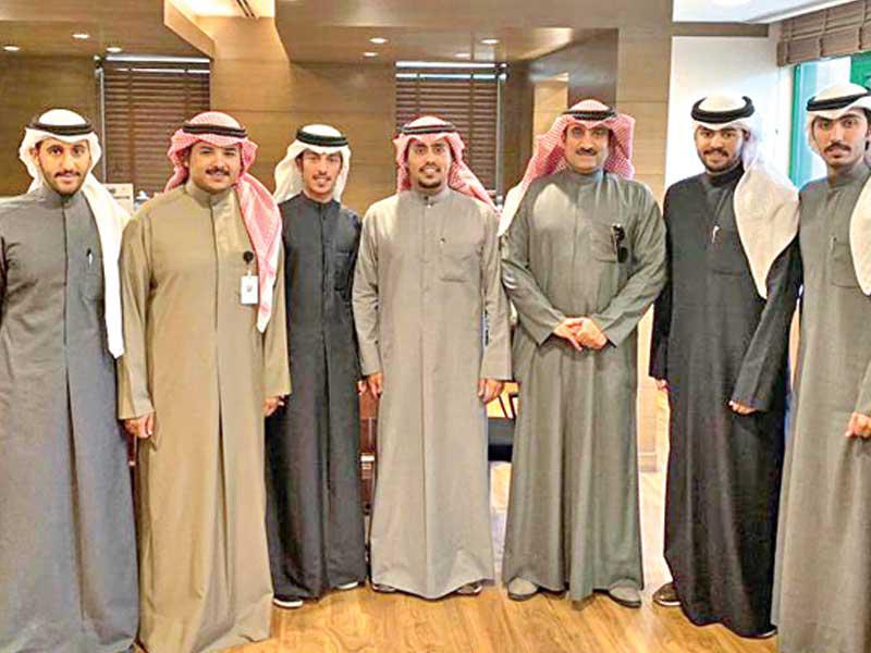 المنصوري متوسطاً وفد «اتحاد التطبيقي»