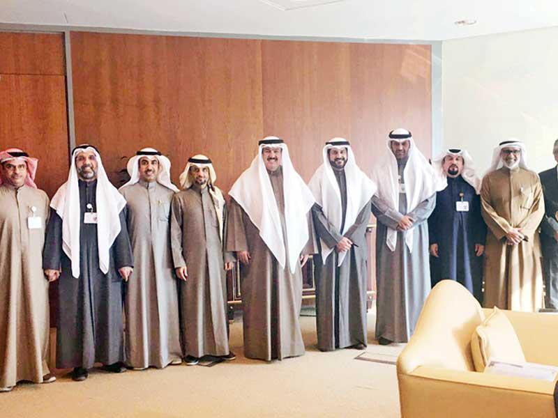 المضف متوسطاً وفد الرابطة