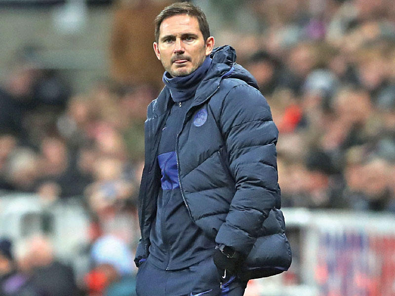 المدير الفني لفريق تشلسي الإنكليزي فرانك لامبارد 