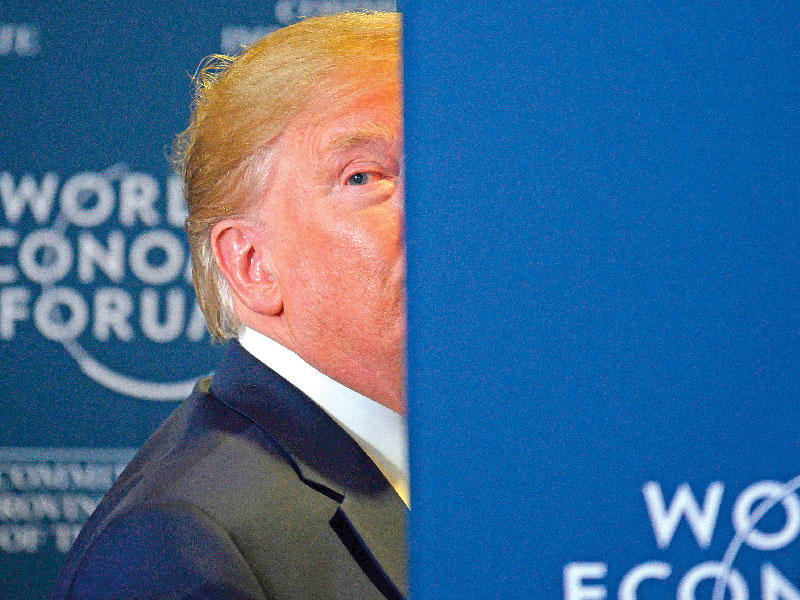 ترامب في ختام مؤتمر صحافي عقده في دافوس أمس (ا ف ب)