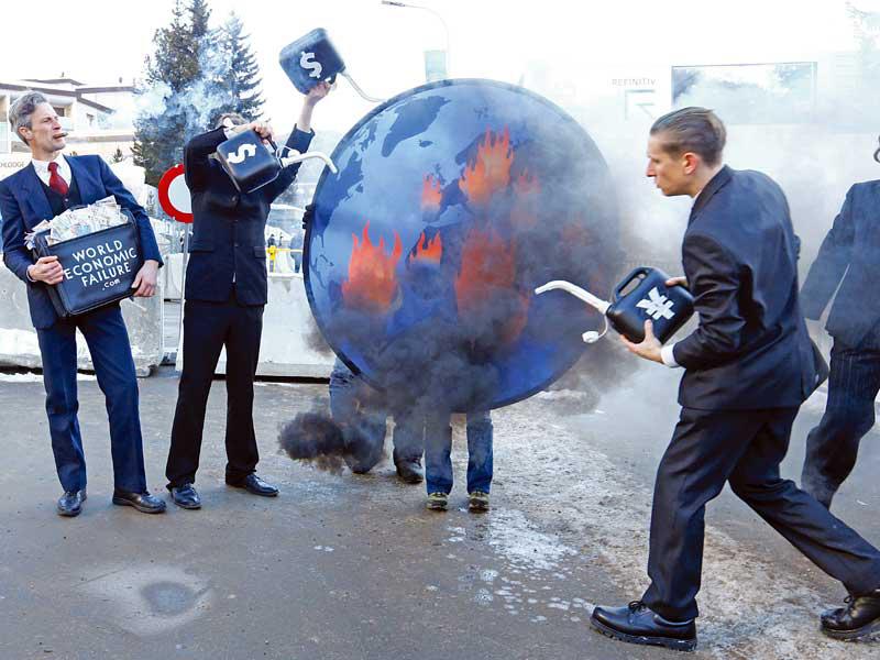 جانب من المظاهرات ضد «دافوس» والتي تتكرر كل عام    (رويترز)