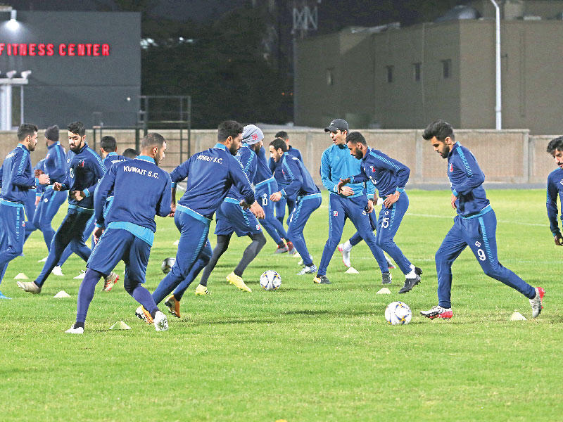 تدريبات فريق نادي الكويت لكرة القدم