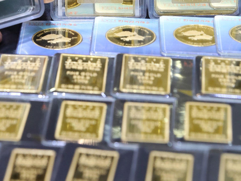 ترقب قرار السياسة النقدية من البنك المركزي الأوروبي يؤثر سلبا على اسعار الذهب