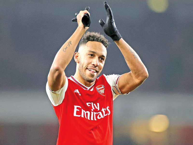 المهاجم الدولي الغابوني بيير إيمريك أوباميانغ