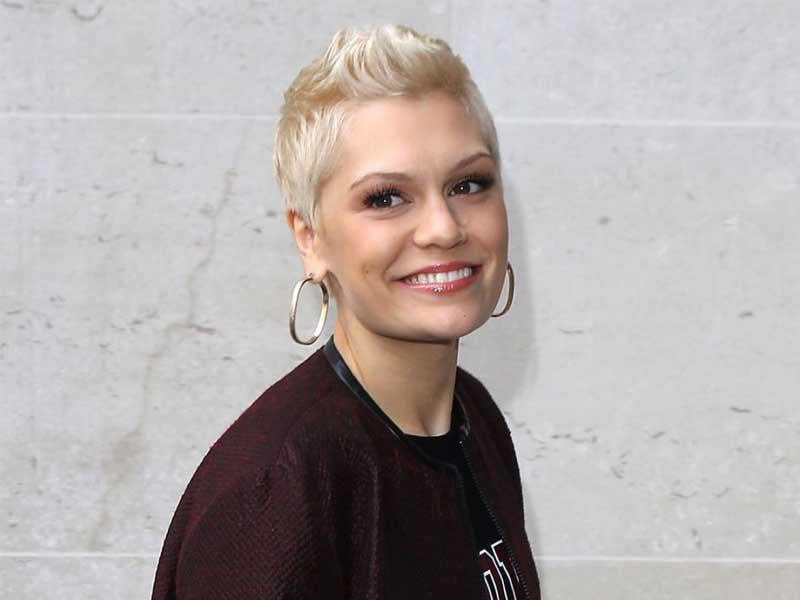 الفنانة جيسي جاي