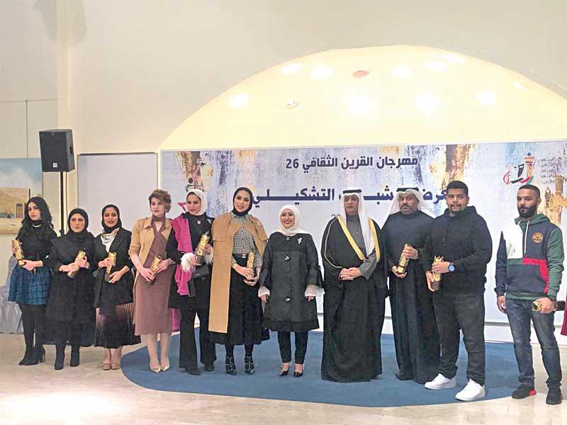 الدويش مع الفائزين العشرة 