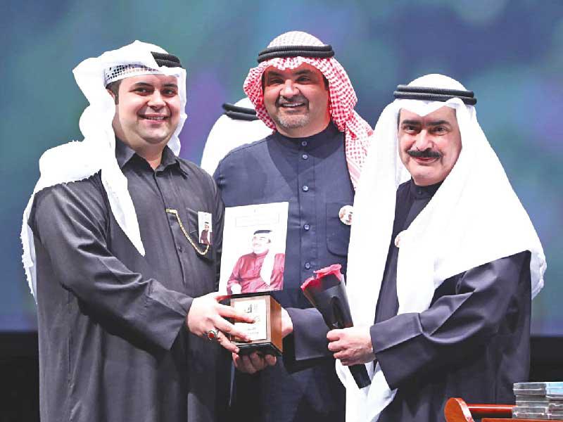 بشار عبدالحسين متوسطاً العبدالجليل ودشتي