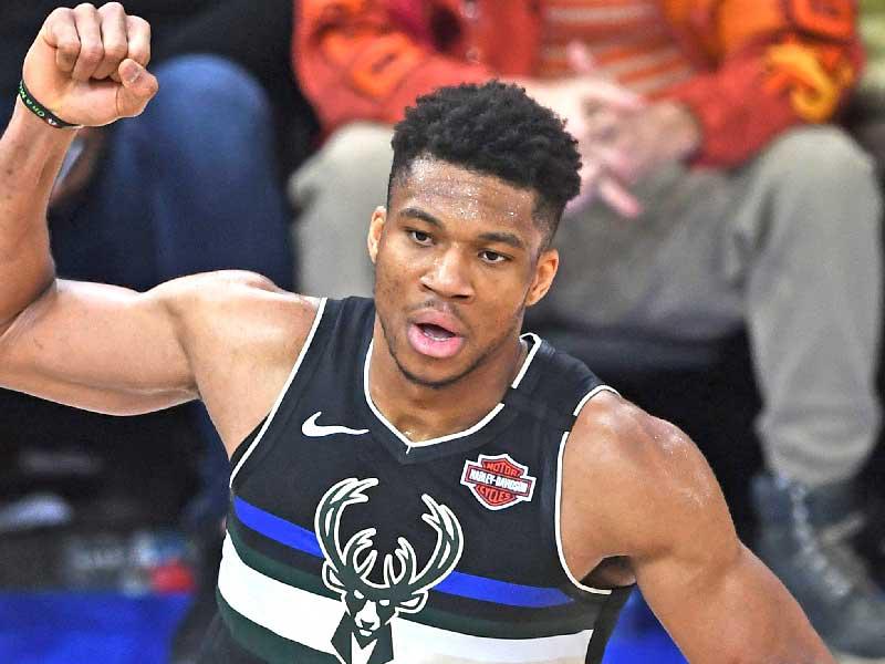 يانيس نجم باكس خلال مواجهة هورنتس