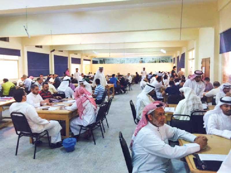 معلمون خلال أحد الاجتماعات