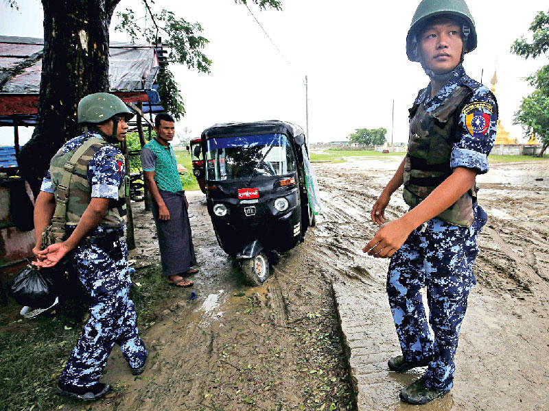 جيش ميانمار يقتل امرأتين من الروهينغا 