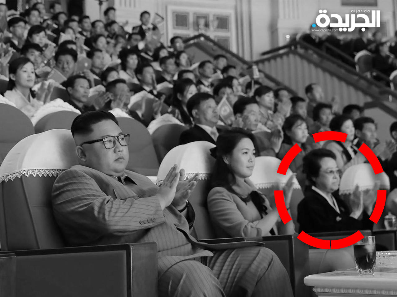 كيم كيونج- هوي برفقة ابن اخيها خلال حفل موسقي يوم أمس