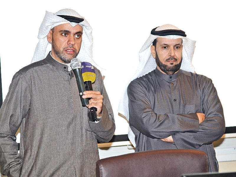 عميد كلية العلوم الاجتماعية في جامعة الكويت د. حمود القشعان- مشرف المختبر د. حسن أشكناني 