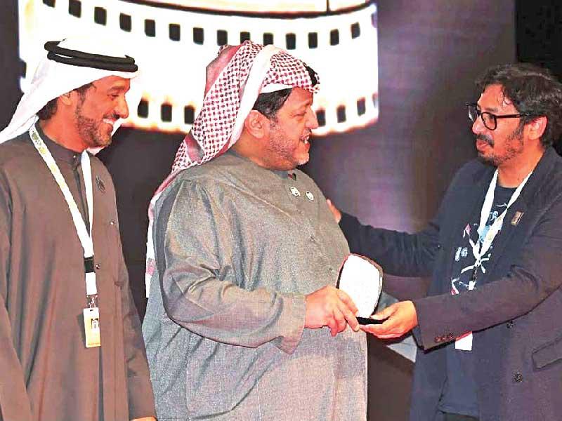 أحمد الخضري مكرما عن فيلم « المتابعون» 