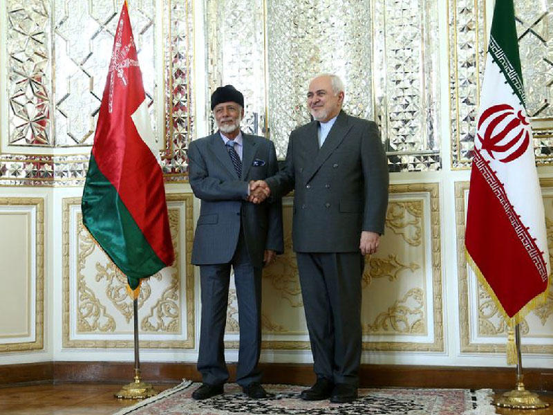 وزير الشؤون الخارجية الإيراني محمد جواد ظريف و وزير الشؤون الخارجية بسلطنة عمان يوسف بن علوي رحاله بطهران أمس