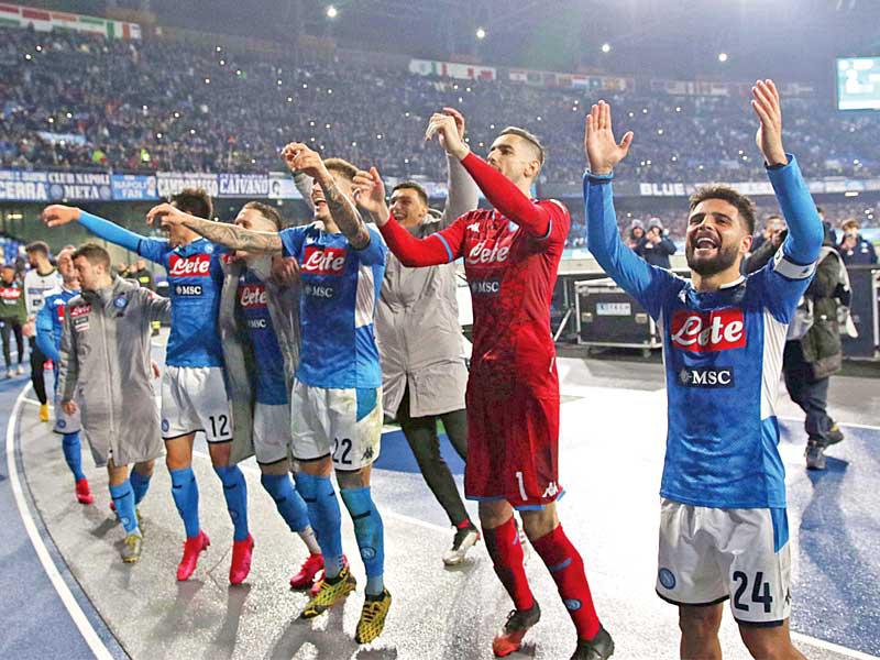 فرحة لاعبي نابولي بعد الفوز على يوفنتوس