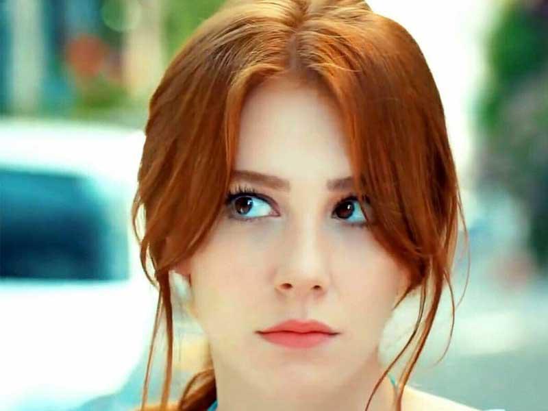 النجمة التركية ​ألشين سانغو​