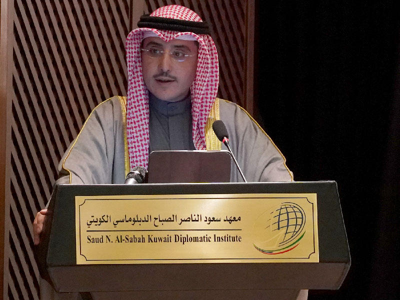 وزير الخارجية الشيخ د. أحمد ناصر المحمد متحدثا