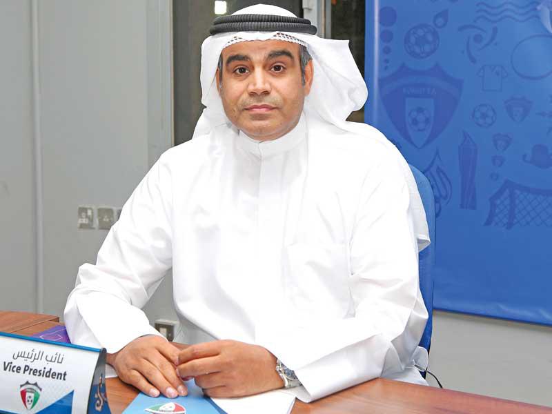 رئيس اتحاد الكرة  أحمد عقلة