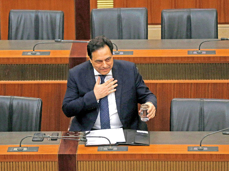 دياب وحيداً في البرلمان أمس (رويترز)