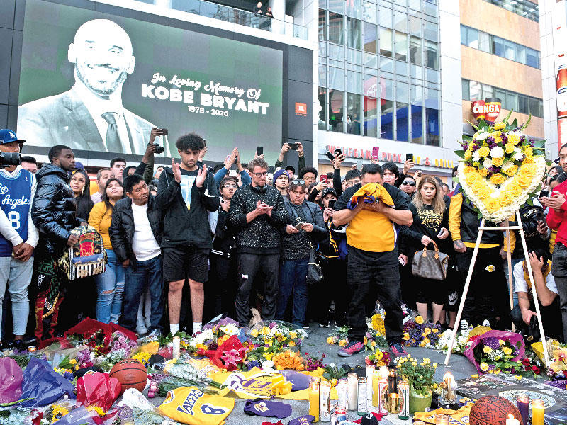 جماهير ومحبو كوبي براينت في مدينة لوس أنجلس