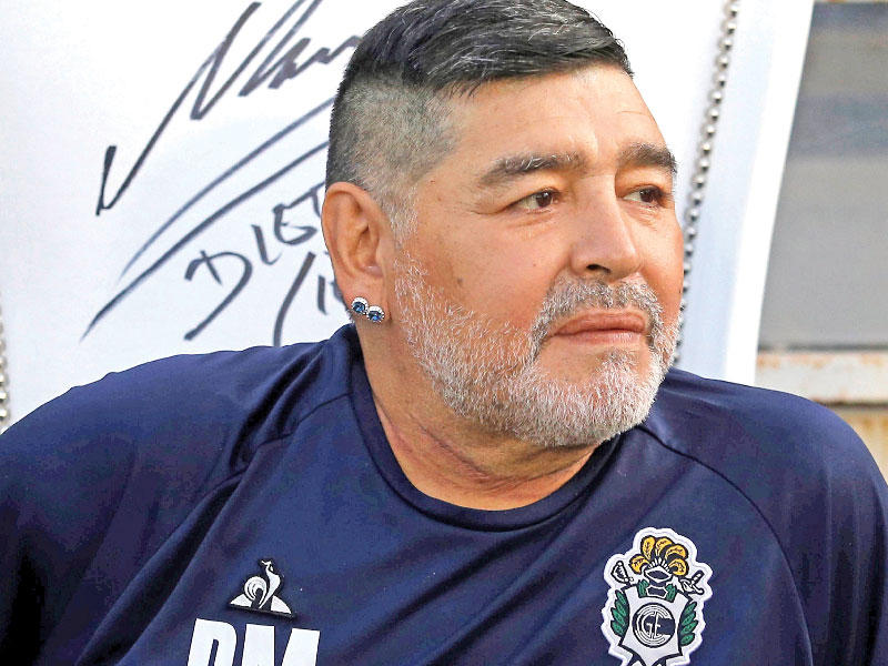 الأسطورة الأرجنتينية دييغو مارادونا 