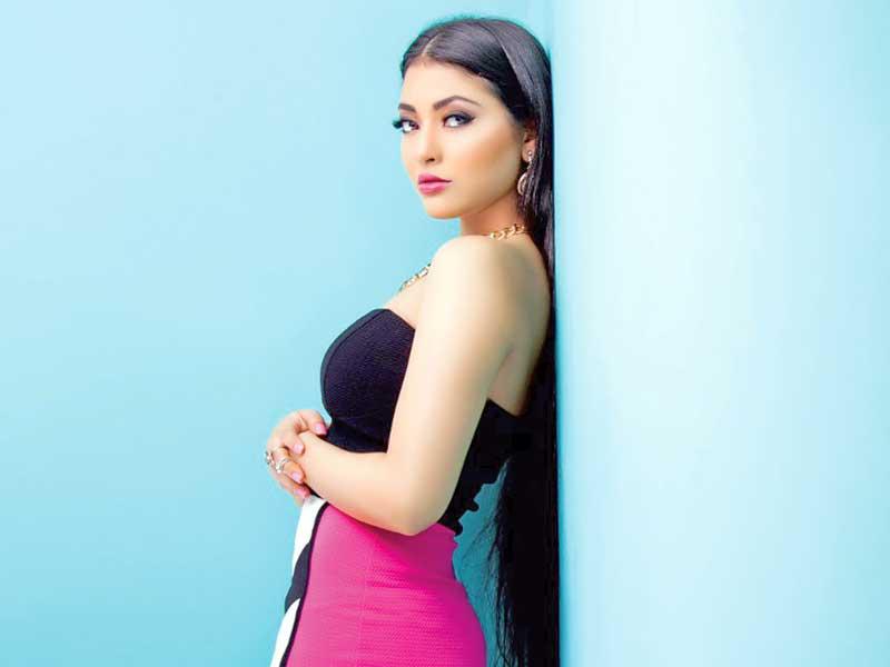 الفنانة مي الغيطي