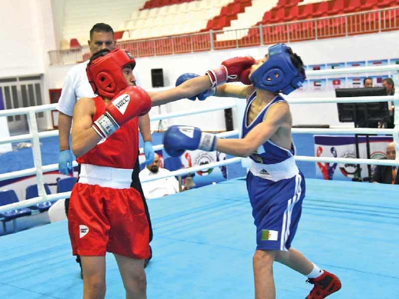 الملاكم شباب القحطاني خلال النزال