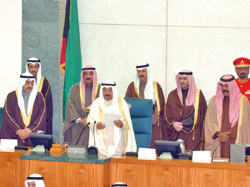 سمو الأمير خلال مراسم أداء اليمين لدى تسلمه سدة الحكم