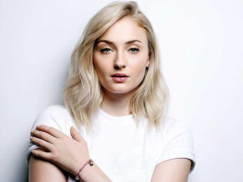 النجمة الإنكليزية صوفي تيرنر 