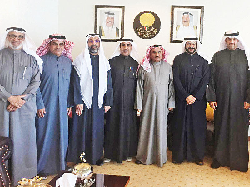 الحربي متوسطاً أعضاء الرابطةn