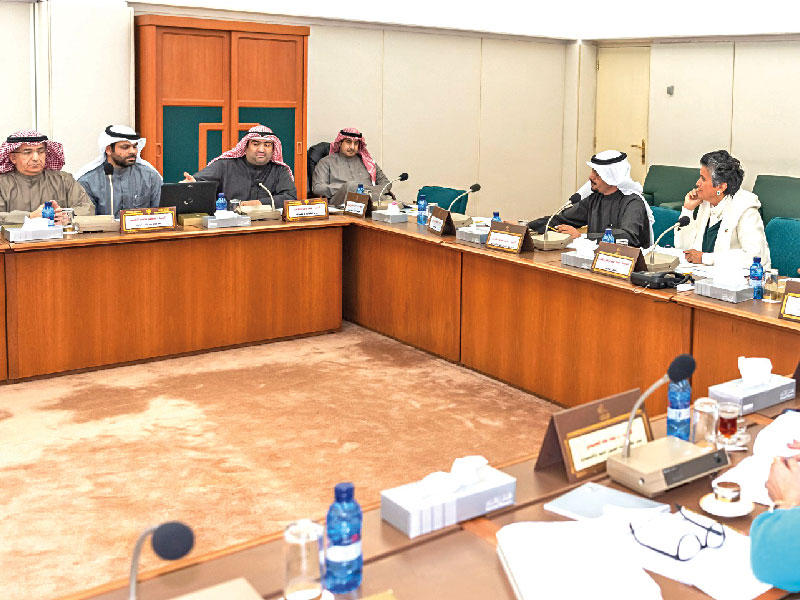 وزير التجارة والصناعة خالد الروضان في اجتماع «المالية» أمس