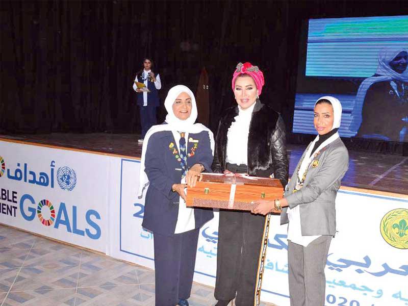 هند الهولي تكرم خولة الحساوي