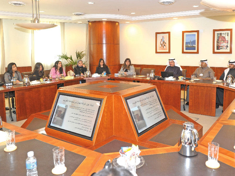 غرفة تجارة وصناعة الكويت تستقبل مجموعة متدربين من هيئة أسـواق المال 